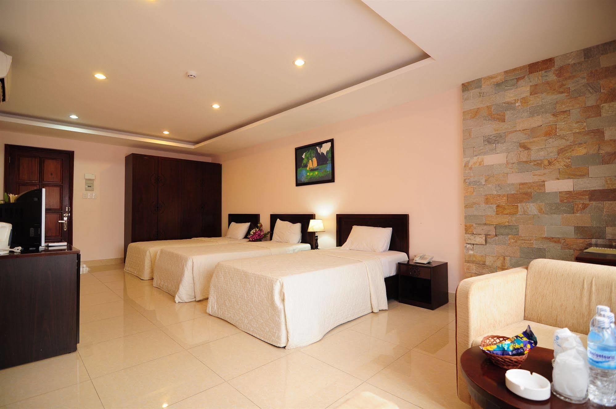 Phuoc Loc Tho 1 Hotel Хошимин Экстерьер фото